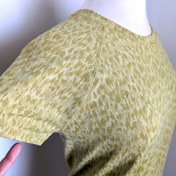 ATHLETA Mustard Gold Animal Print Exercise Top L - Picture 6 of 10